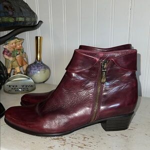 Regarde le Ciel nappa leather Women's Burgundy Ankle Boots